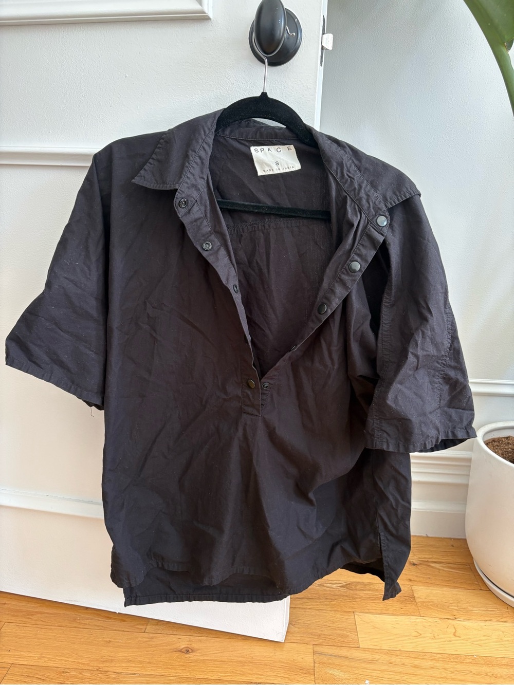 SPACE Black Cotton Shorr-Sleeve Pullover Shirt